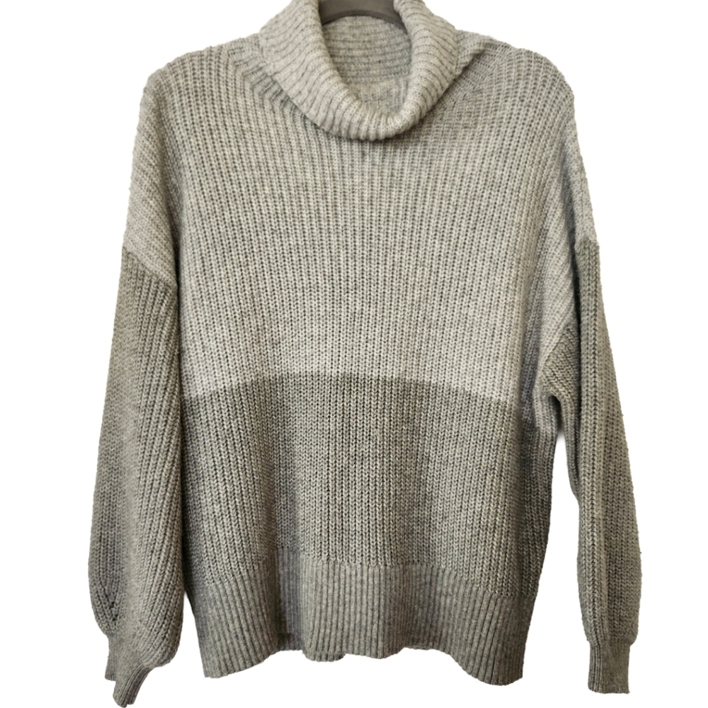 American Eagle Grey Chunky Knit Turtleneck Sweater Medium
